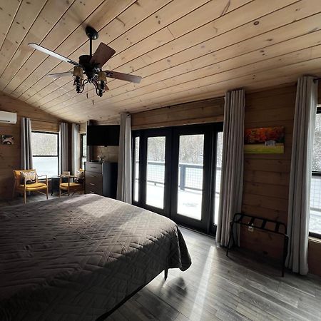 Firefly Fields 2-Acres With Guest House, Game Room, Mountain & River Views セバービル エクステリア 写真