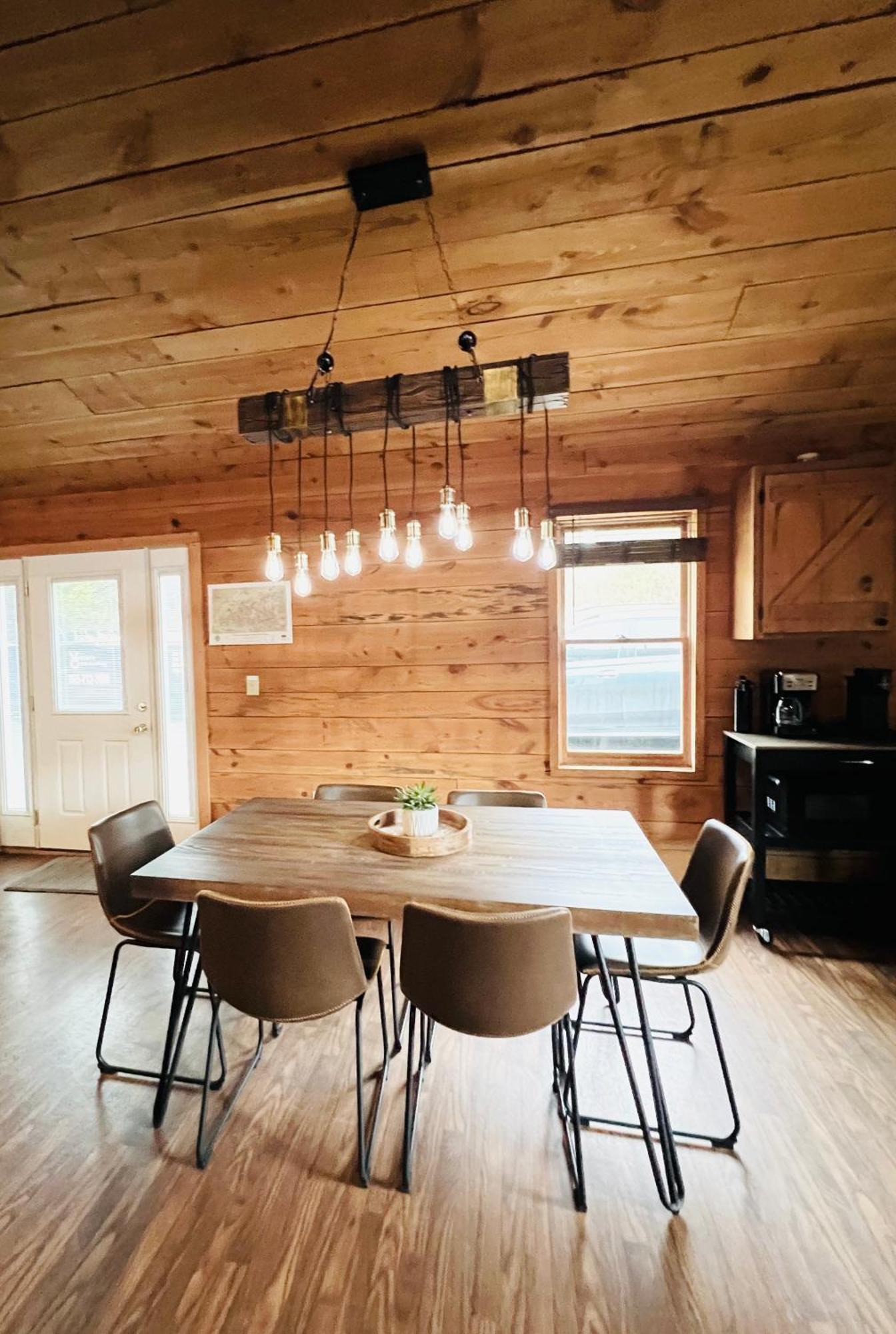 Firefly Fields 2-Acres With Guest House, Game Room, Mountain & River Views セバービル エクステリア 写真