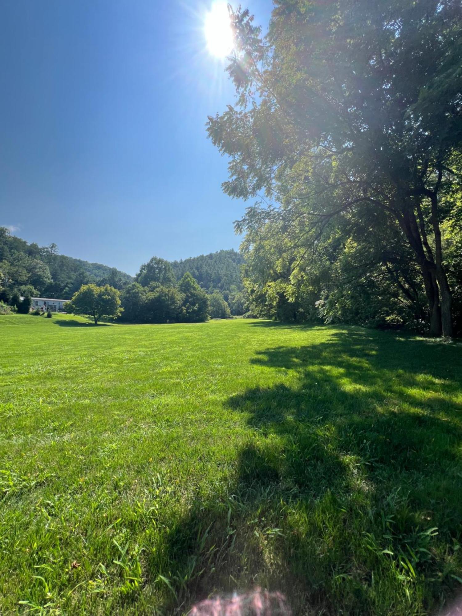 Firefly Fields 2-Acres With Guest House, Game Room, Mountain & River Views セバービル エクステリア 写真