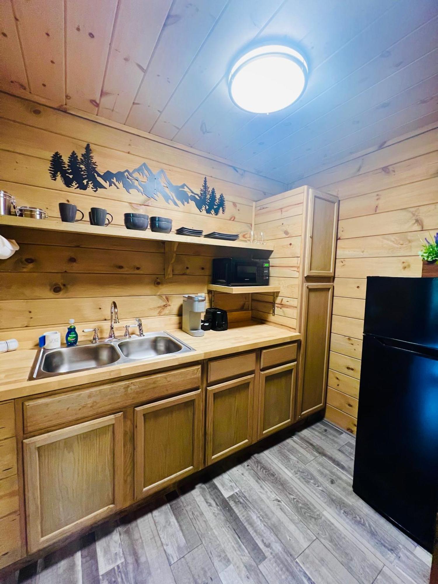 Firefly Fields 2-Acres With Guest House, Game Room, Mountain & River Views セバービル エクステリア 写真