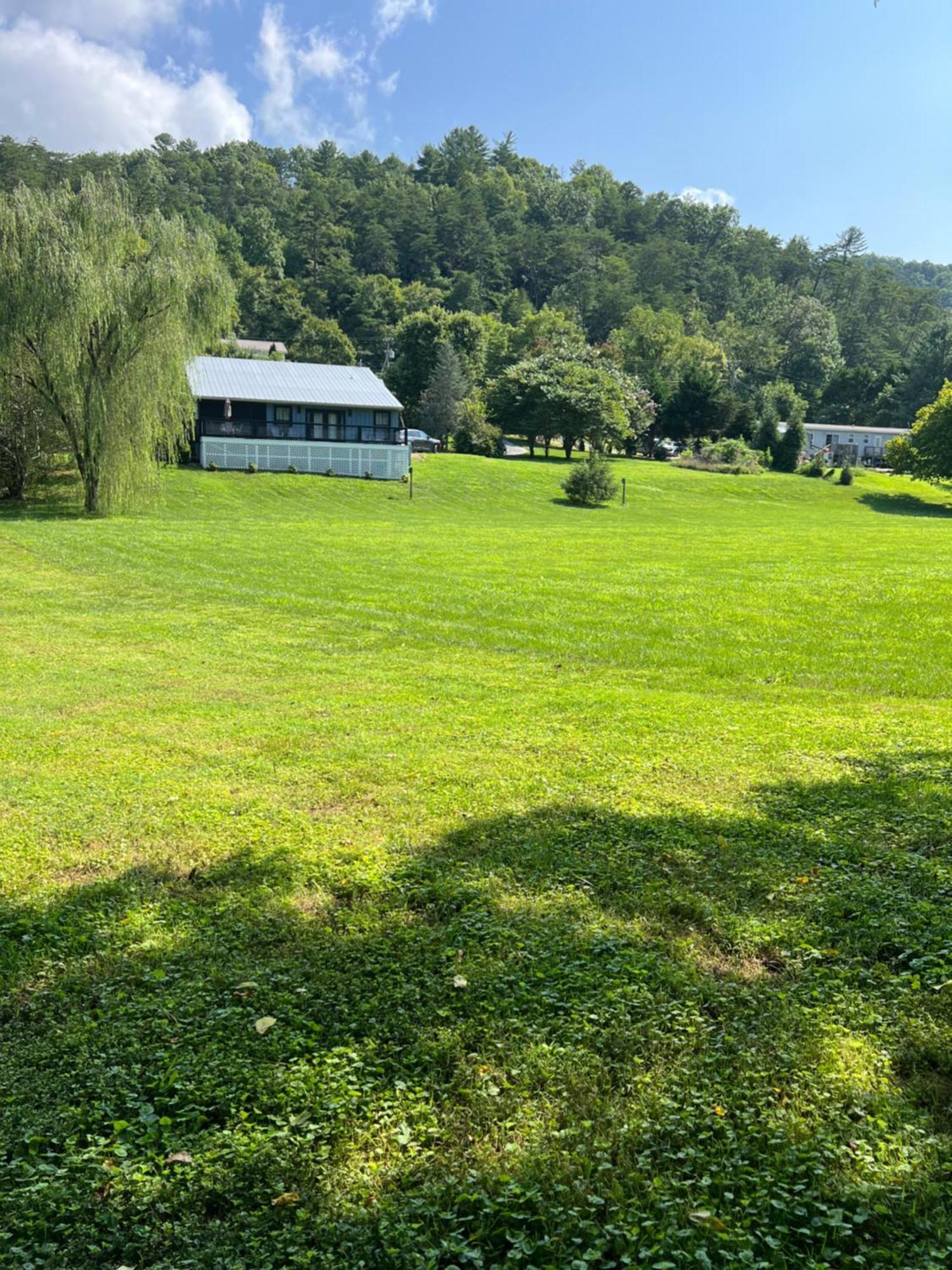 Firefly Fields 2-Acres With Guest House, Game Room, Mountain & River Views セバービル エクステリア 写真