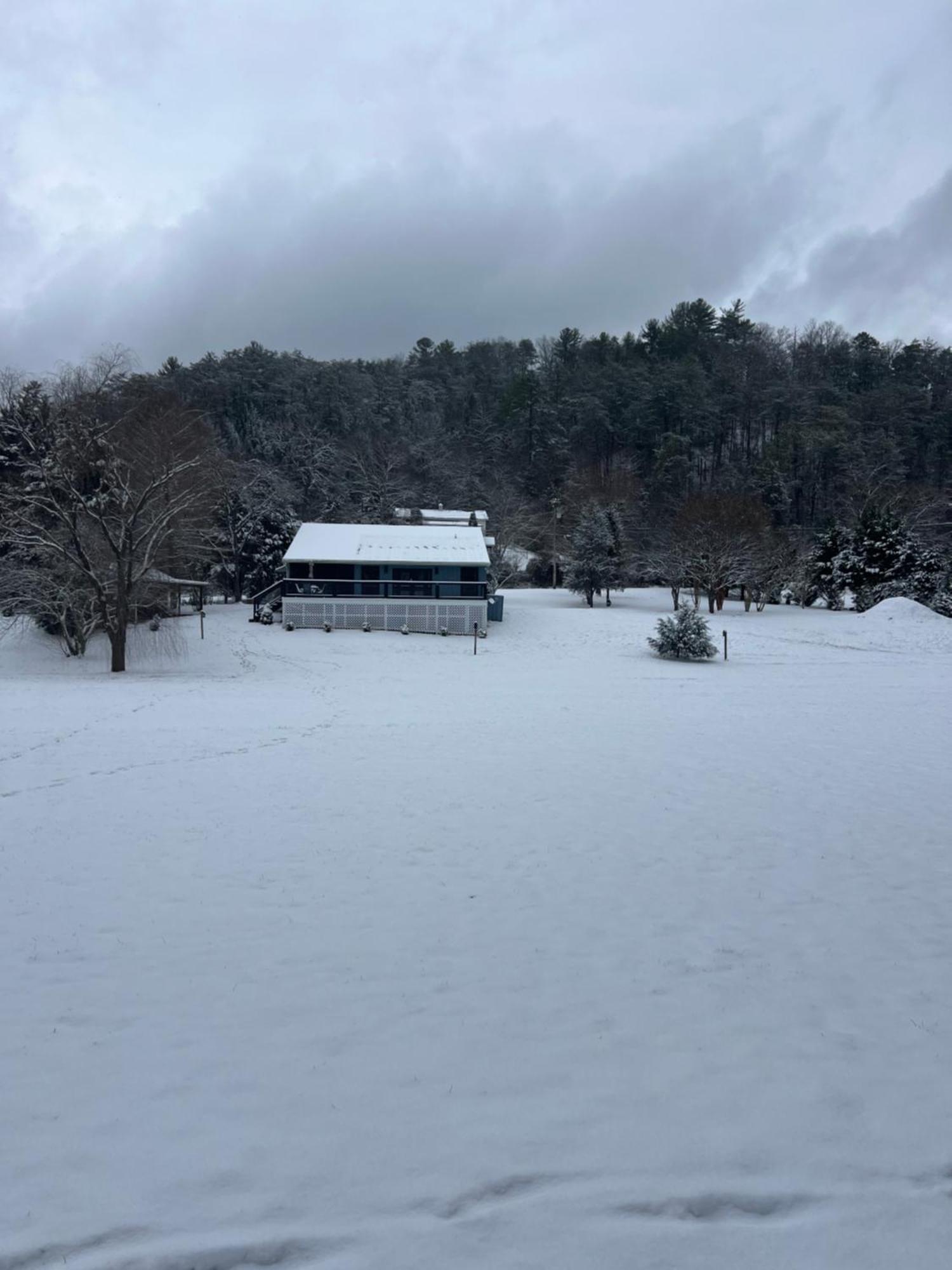 Firefly Fields 2-Acres With Guest House, Game Room, Mountain & River Views セバービル エクステリア 写真