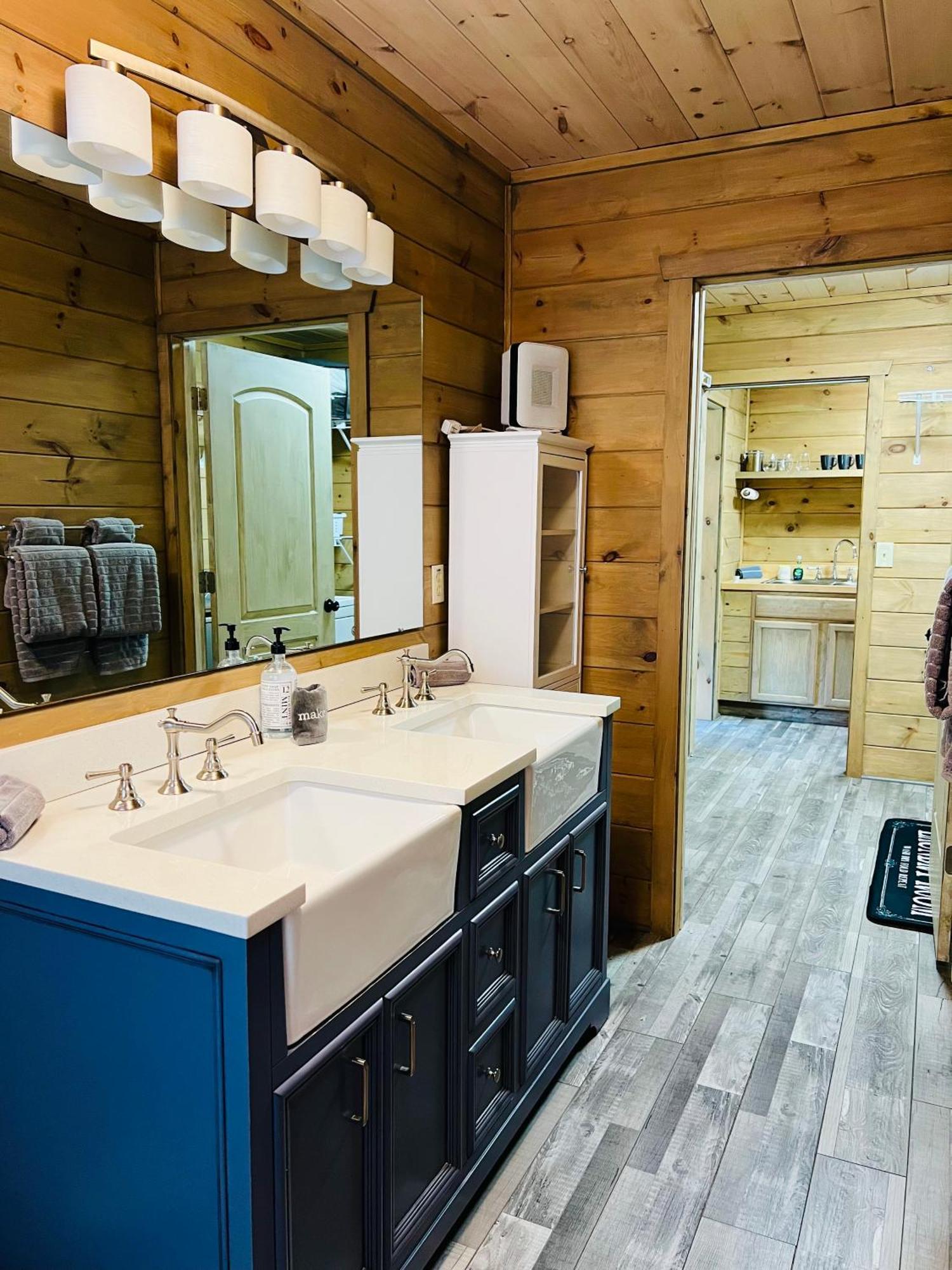 Firefly Fields 2-Acres With Guest House, Game Room, Mountain & River Views セバービル エクステリア 写真