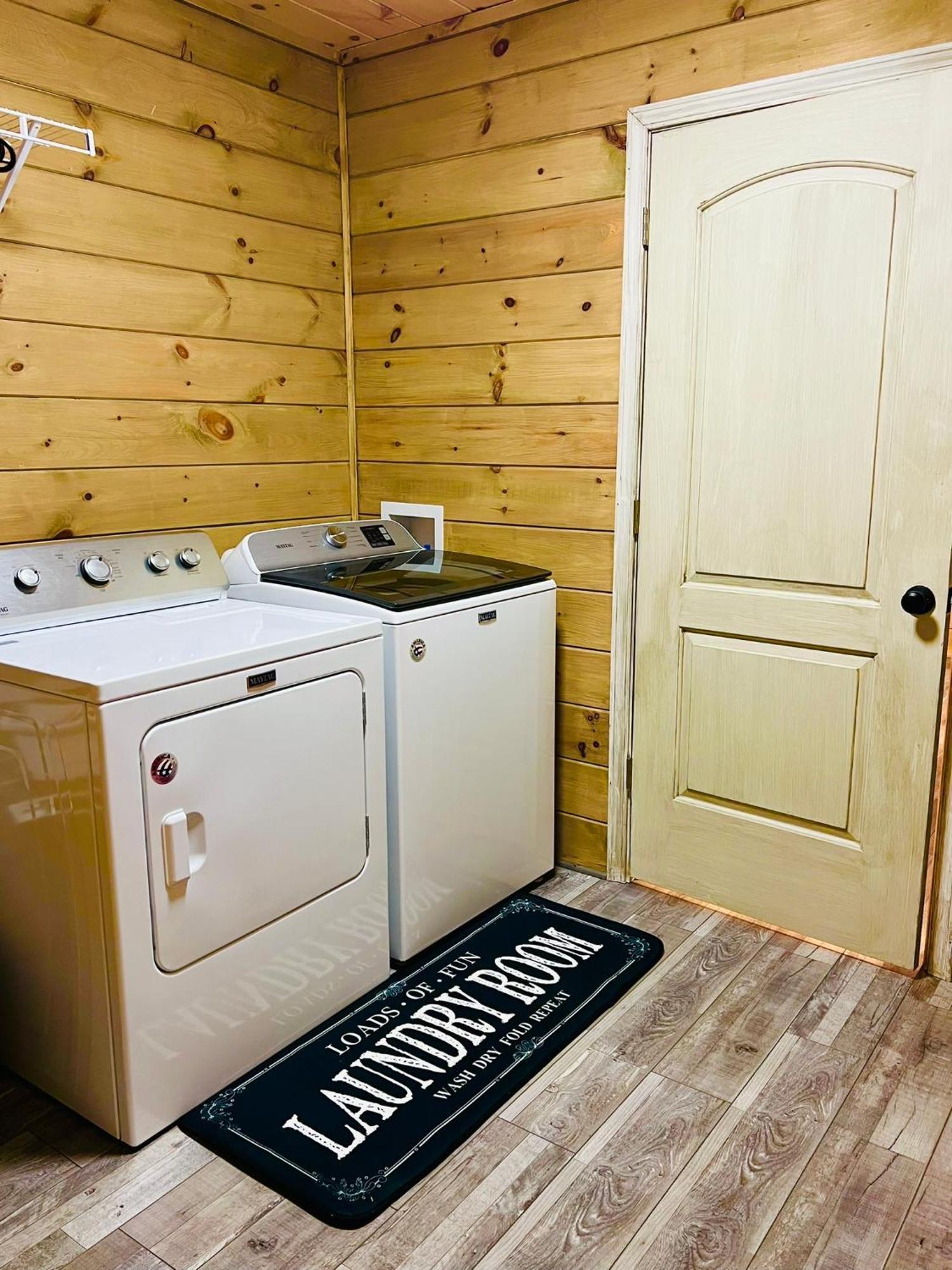 Firefly Fields 2-Acres With Guest House, Game Room, Mountain & River Views セバービル エクステリア 写真
