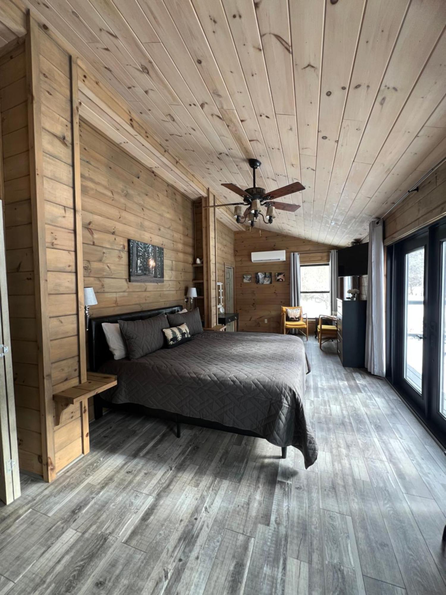 Firefly Fields 2-Acres With Guest House, Game Room, Mountain & River Views セバービル エクステリア 写真